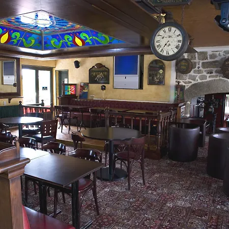 מלון L'auberge Fleurie Le Nayrac