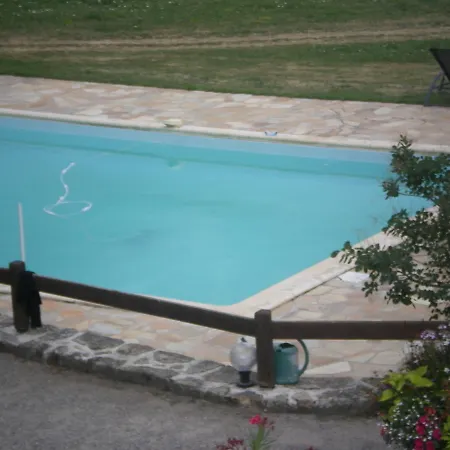 מלון L'auberge Fleurie Le Nayrac